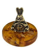 Заяц сидит с Рублём 360417